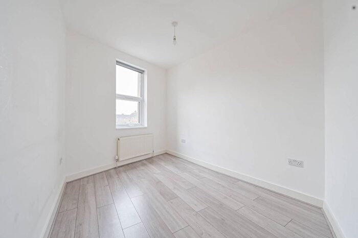 3 Bedroom End Of Terrace House To Rent In White Hart Lane, Tottenham, London, N17