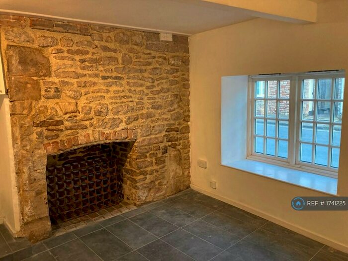 1 Bedroom Flat To Rent In Southover, Wells, BA5