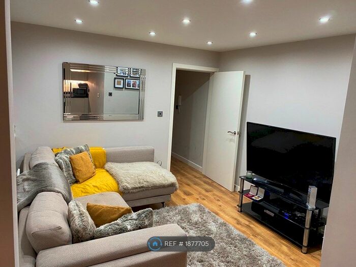 1 Bedroom Flat To Rent In Commercial Road, Leeds, LS5