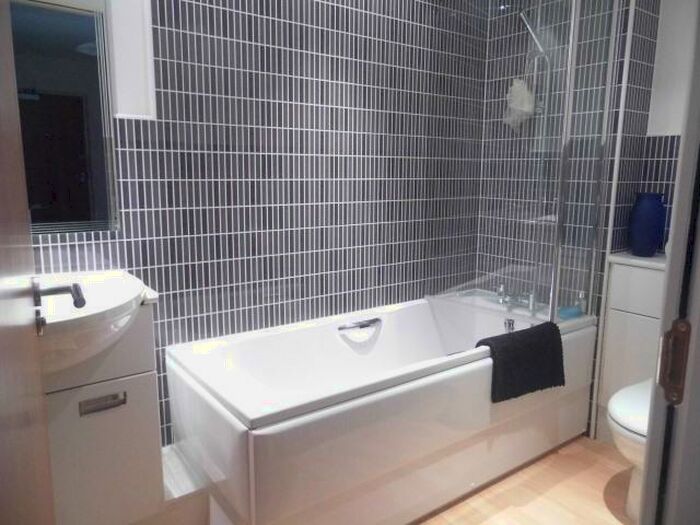 2 Bedroom Flat To Rent In / At Netherton Gardens, G13