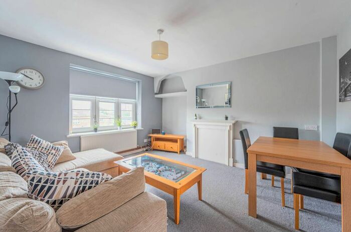 3 Bedroom Flat To Rent In Sutton Street, Shadwell, London, E1