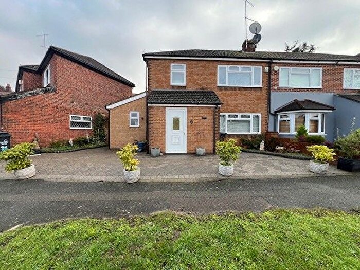 3 Bedroom Semi Detached House To Rent In Eatons Mead, Chingford, E4