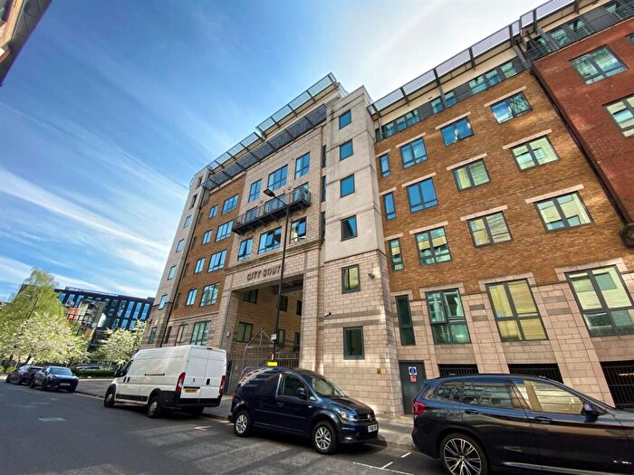 2 Bedroom Apartment To Rent In City South, City Road East, Manchester, M15