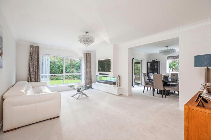 3 Bedroom Apartment For Sale In Luxurious Spacious Apartment, Branksome Park, Poole, BH13