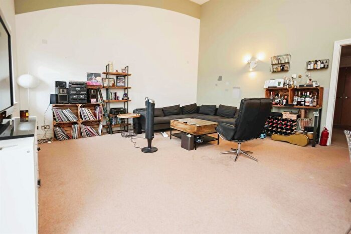 2 Bedroom Apartment For Sale In Yew Tree Road, Moseley, Birmingham, B13