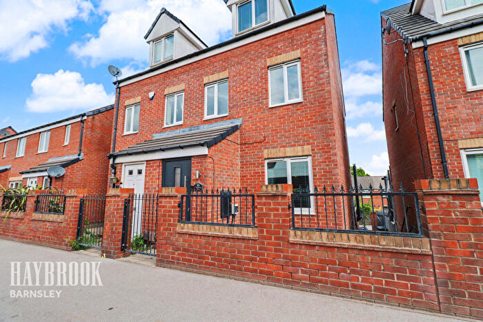 3 Bedroom Semi-Detached House For Sale In Rookery View, Barnsley, S70