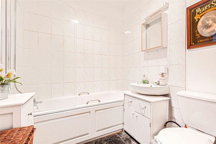 1 Bedroom Flat For Sale In Blegborough Road, Furzedown, SW16