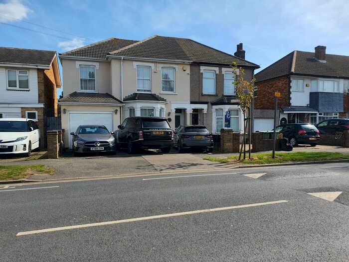 4 Bedroom Semi-Detached House To Rent In Mawney Road, Romford, RM7