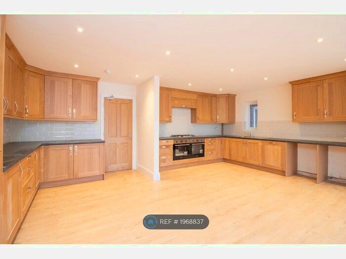 5 Bedroom Detached House To Rent In Lodge Road, Locks Heath, Southampton, SO31