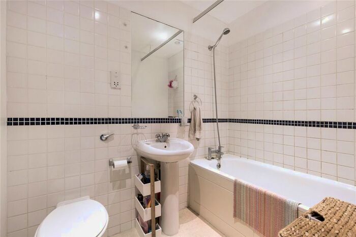 2 Bedroom Flat To Rent In River House, Northfields, London, SW18