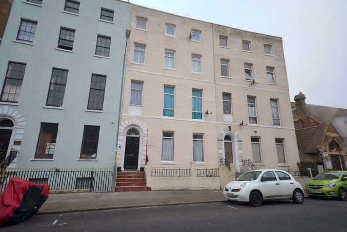 2 Bedroom Flat To Rent In Union Crescent, Margate, CT9