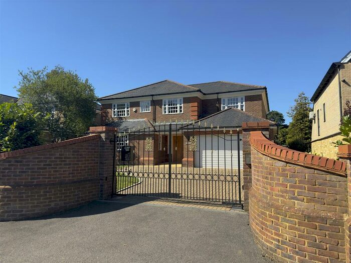 5 Bedroom Detached House To Rent In Weybridge, Surrey, KT13