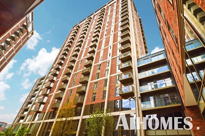 2 Bedroom Apartment For Sale In Modern Apartment | Local Crescent | Salford |Lc, B75