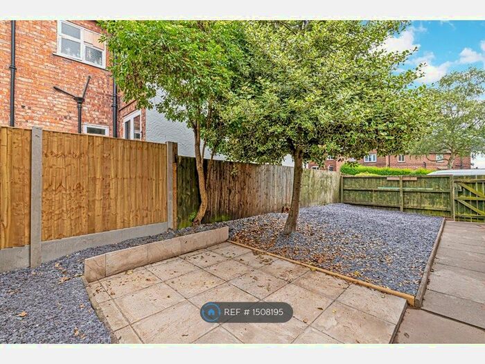 1 Bedroom Flat To Rent In Crescent House, Chester, CH3