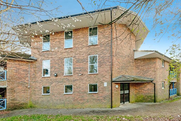Studio For Sale In Dalewood Gardens, Crawley, RH10