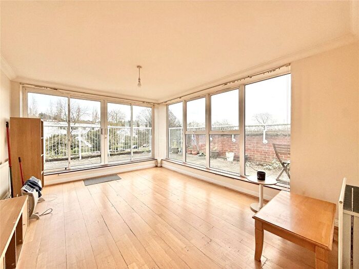 2 Bedroom Flat To Rent In The Avenue, Wembley Park, HA9