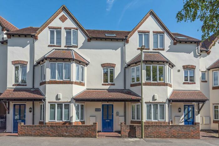 1 Bedroom Flat To Rent In Saxon Court, Headington, OX3