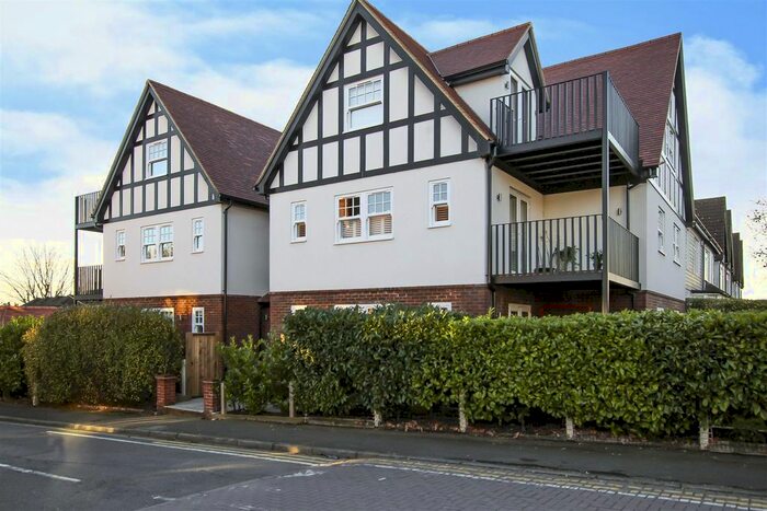 1 Bedroom Flat To Rent In Westbury Road, Brentwood, CM14