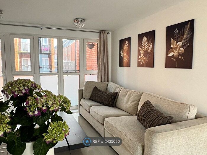 2 Bedroom Flat To Rent In Oakes Crescent, Dartford, DA1