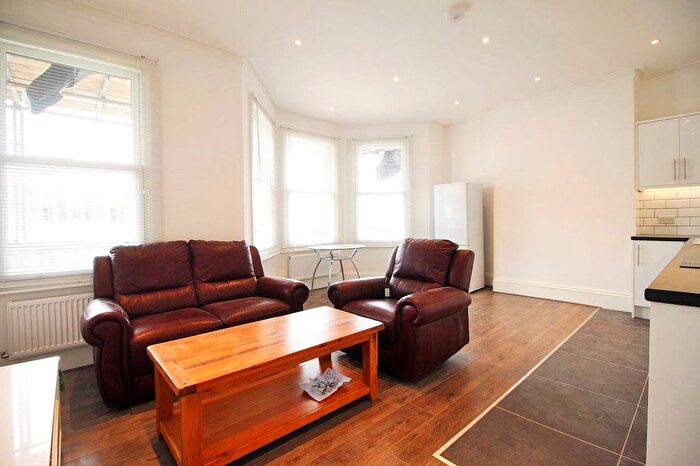 2 Bedroom Flat To Rent In Elm Grove, Crouch End, London, N8