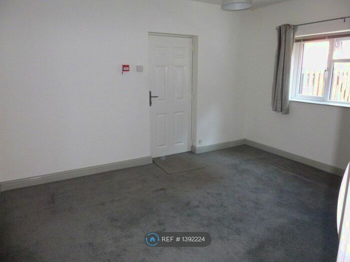 1 Bedroom Flat To Rent In Stockport Road, Guide Bridge, OL7