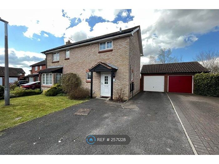 3 Bedroom Detached House To Rent In Downland Road, Swindon, SN2