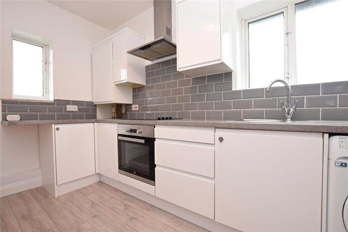2 Bedroom Apartment To Rent In Sandringham Crescent, Leeds, West Yorkshire, LS17