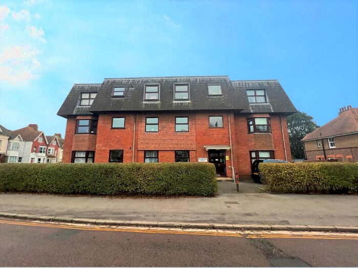 2 Bedroom Semi-Detached Bungalow To Rent In Woodville Road, Bexhill-On-Sea, TN39