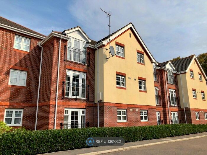 2 Bedroom Flat To Rent In Bewick Gardens, Chichester, PO19