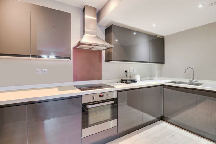 2 Bedroom Flat To Rent In Victoria Avenue, Southend-on-sea, SS2