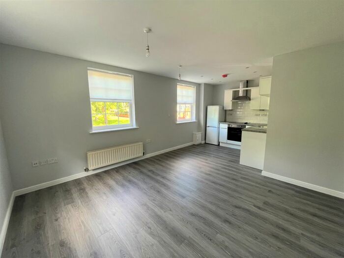 1 Bedroom Flat To Rent In Chaloner Grove, Wakefield, WF1