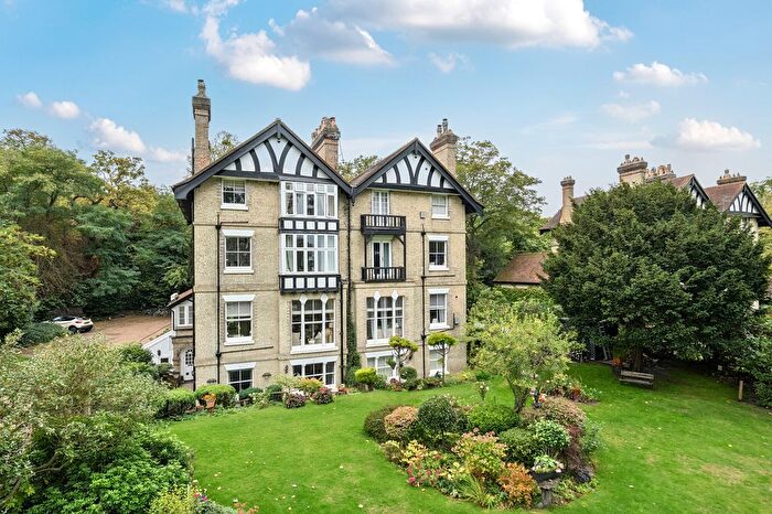 2 Bedroom Flat For Sale In Coopers Hill Lane, Englefield Green, TW20