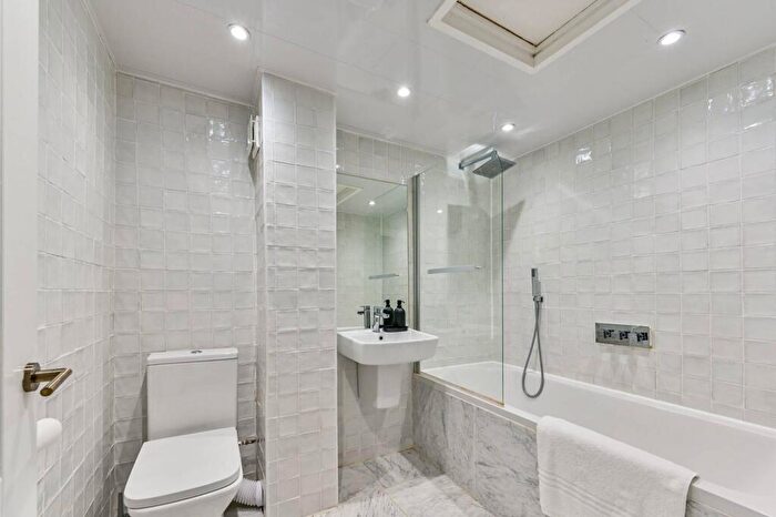 1 Bedroom Flat For Sale In Eversholt Street, Mornington Crescent, London, NW1