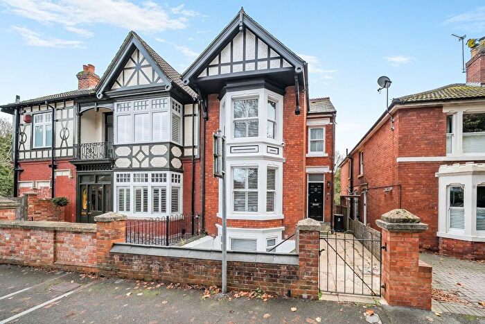 4 Bedroom Semi-Detached House For Sale In Westlecot Road, Old Town, Swindon, SN1