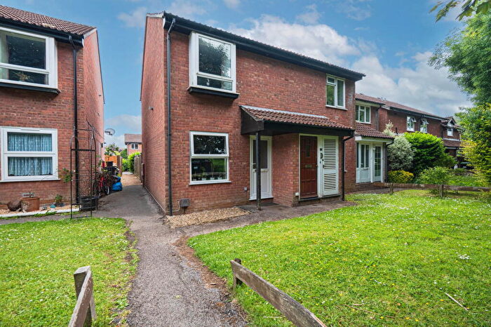 2 Bedroom Flat To Rent In Buckingham Walk, New Milton, Hampshire, BH25