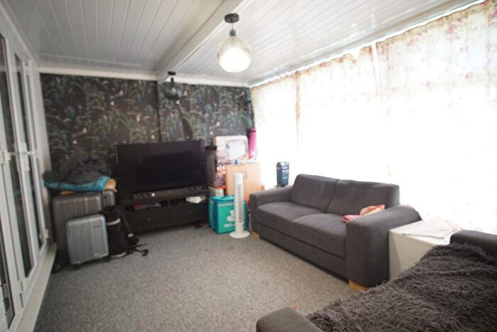 4 Bedroom Semi-Detached House To Rent In Coniston Avenue, Perivale, Greenford, UB6