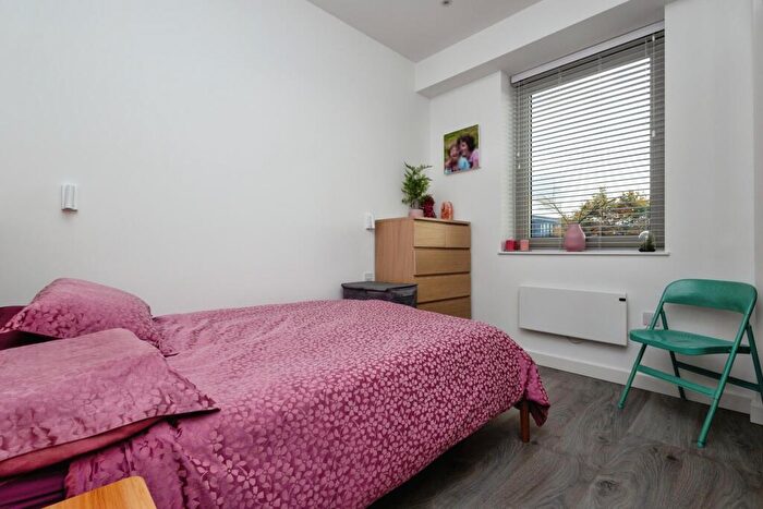 1 Bedroom Flat For Sale In Ladymead, Guildford, Surrey, GU1