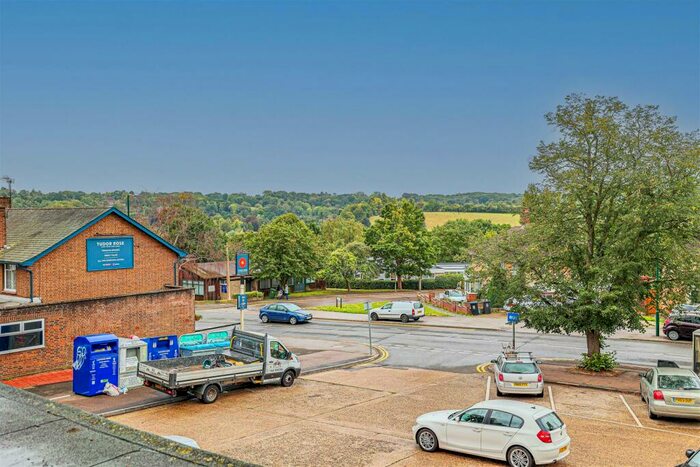 3 Bedroom Flat To Rent In Long Chaulden, Hemel Hempstead, HP1