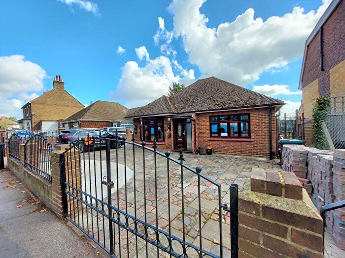 4 Bedroom Detached House To Rent In Rochester Road, Gravesend, Kent, DA12
