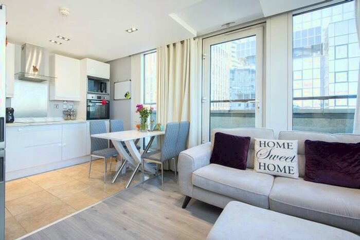 2 Bedroom Flat To Rent In City Tower, Limeharbour, E14