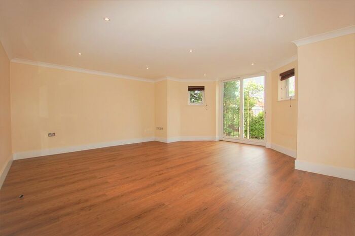 2 Bedroom Flat To Rent In Main Road, Biggin Hill, Westerham, TN16