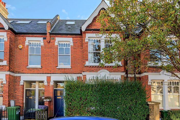 2 Bedroom Flat To Rent In Jeddo Road, London, W12