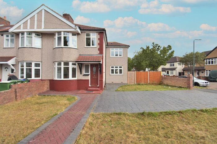 4 Bedroom End Of Terrace House To Rent In Beverley Avenue, Sidcup, DA15