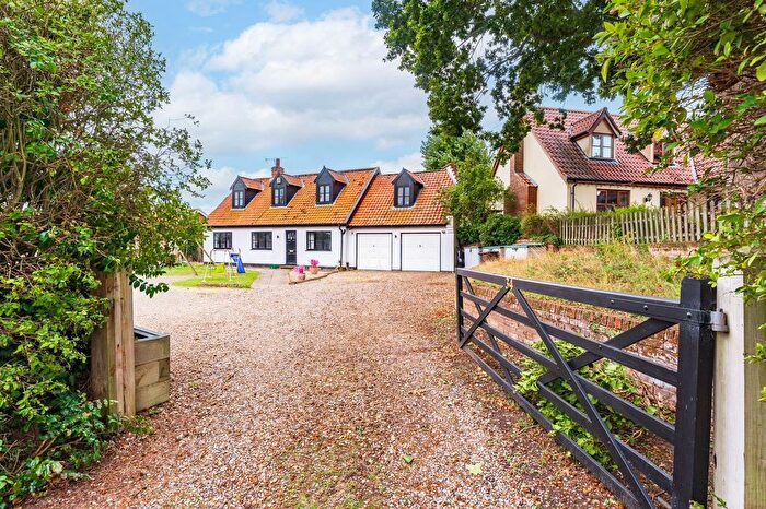 4 Bedroom Detached House For Sale In Crostwick Lane, Spixworth, NR10