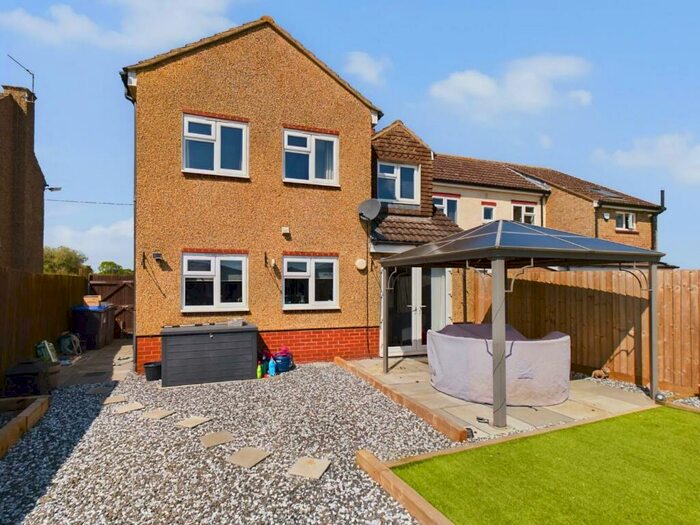 4 Bedroom Semi-Detached House For Sale In The Grove, Moulton, Northampton, NN3