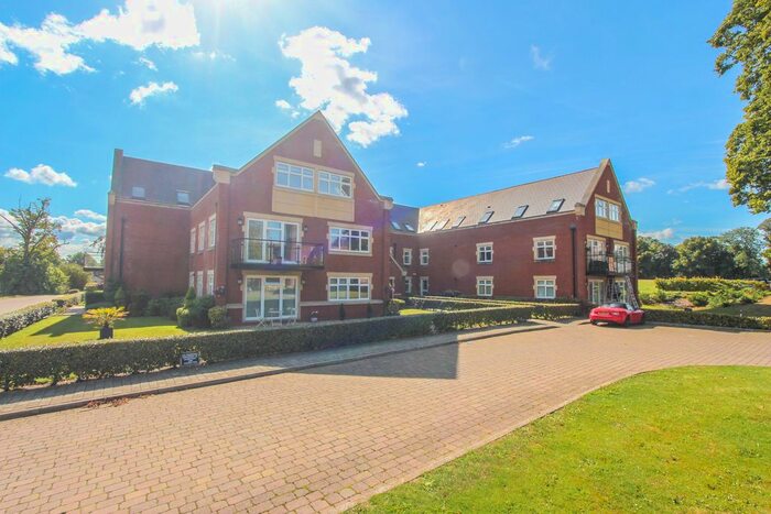 3 Bedroom Flat To Rent In York House, Royal Connaught Drive, Bushey, Hertfordshire, WD23