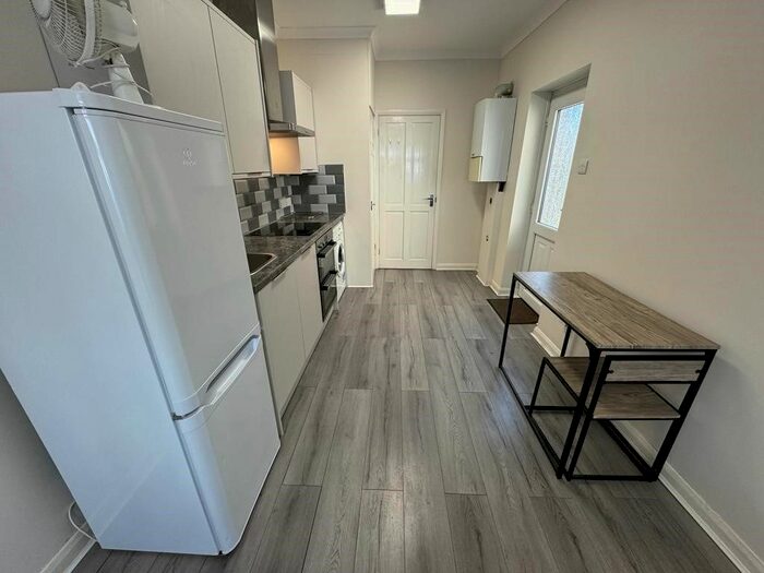 1 Bedroom Studio To Rent In Sunnycroft Road, Hounslow, TW3