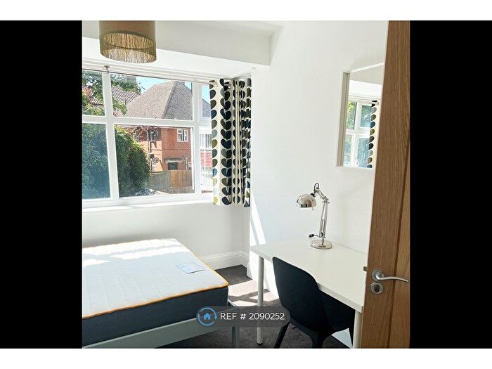 4 Bedroom Terraced House To Rent In Oaklea Passage, Kingston Upon Thames, KT1
