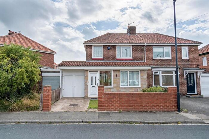 3 Bedroom Semi-Detached House For Sale In Tynedale Avenue, Wallsend, NE28