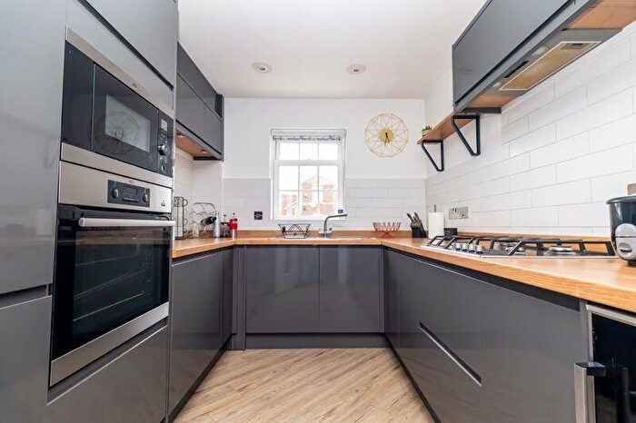 3 Bedroom End Of Terrace House For Sale In Drysdale Mews, Southsea, PO4
